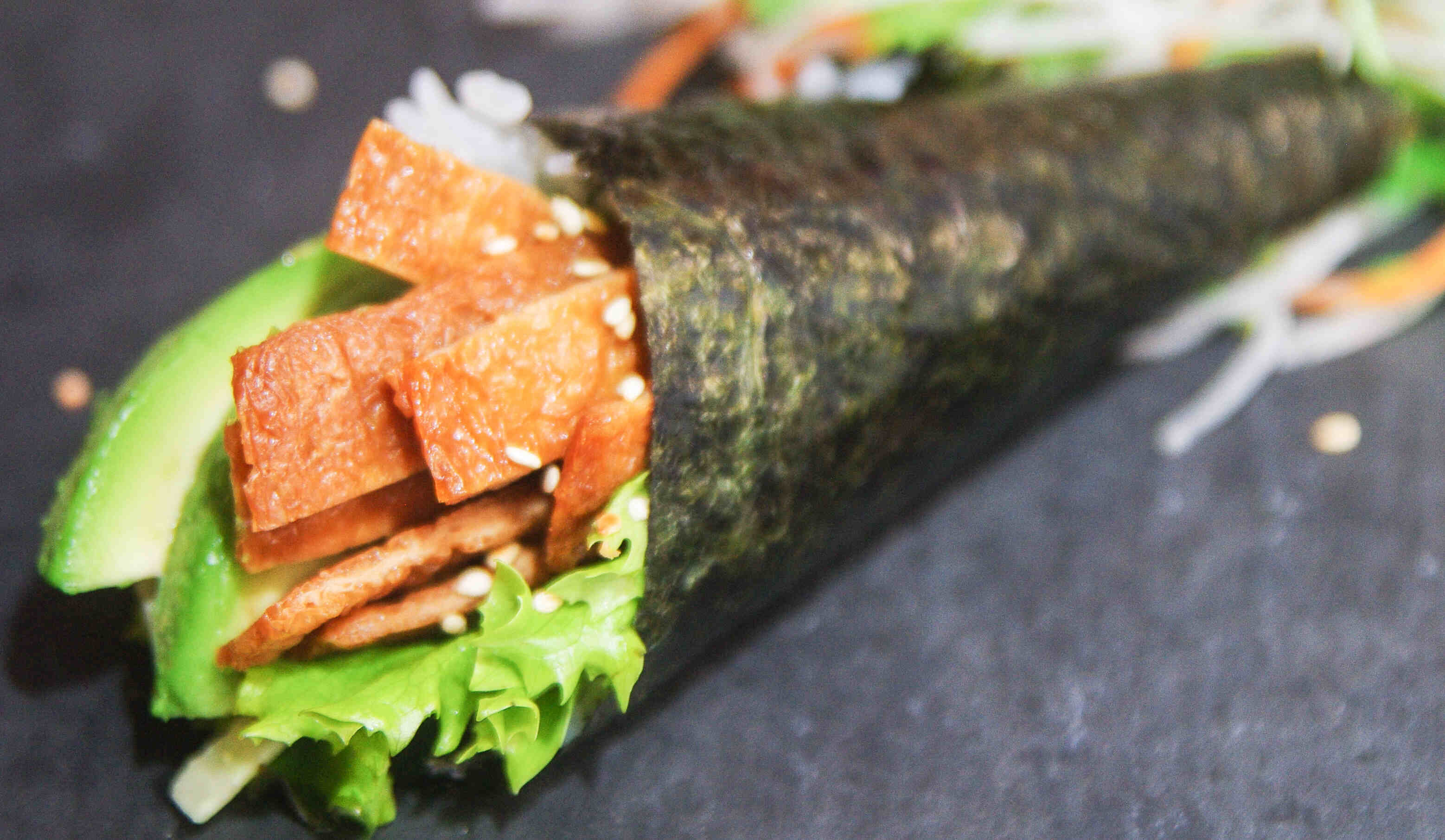SALMON SKIN TEMAKI